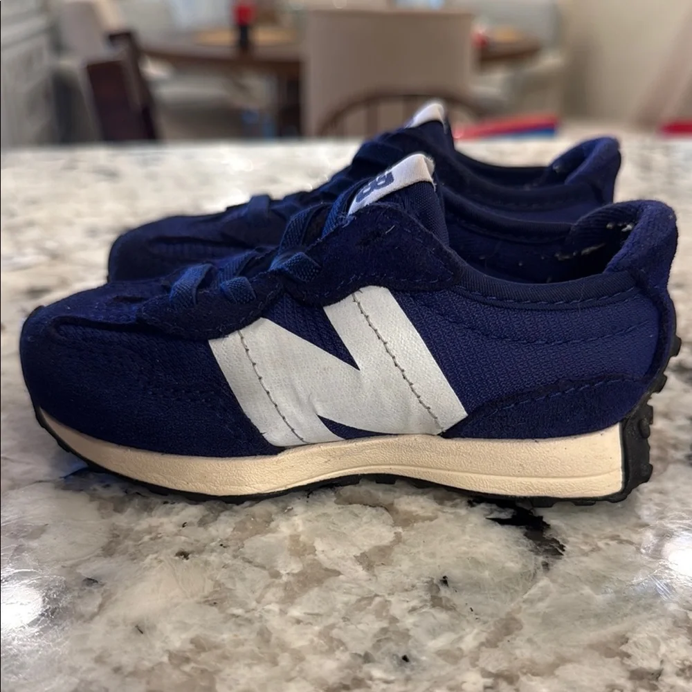 New Balance Blue Sneakers Classic Athletic Design - Picture 2 of 2